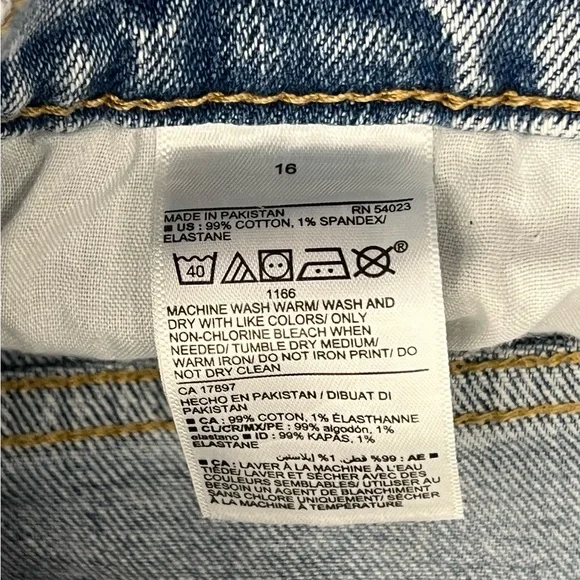 Lightwash Distressed Jeans - Picture 7 of 8